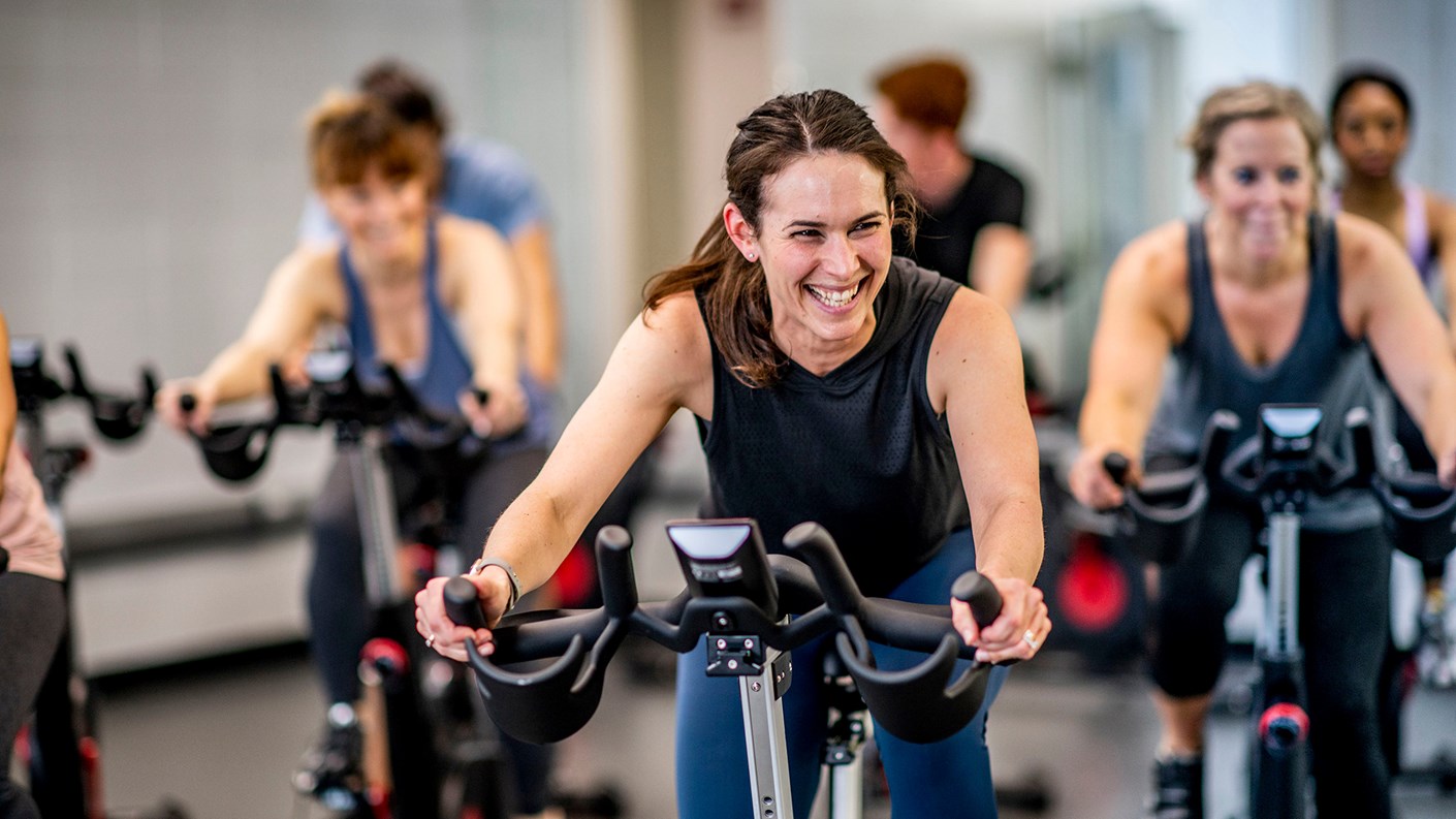 Group exercise class cycling/spinning
